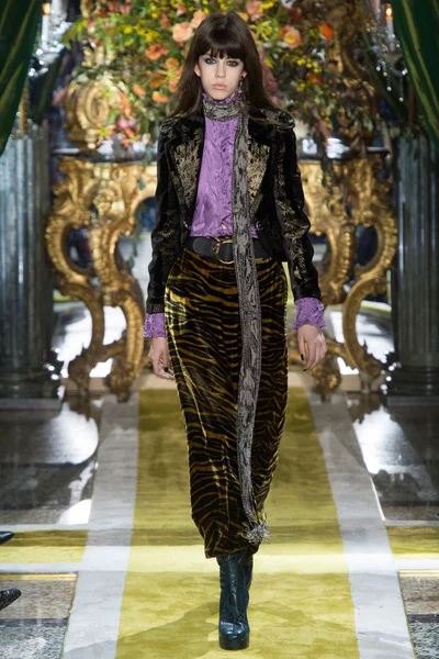 Look 5